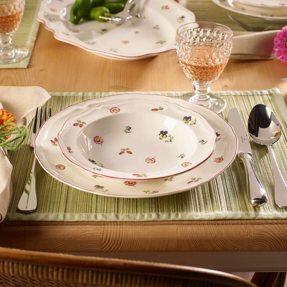 Petite Fleur Dinner plate