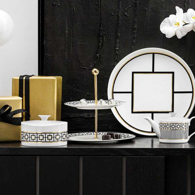 MetroChic Tray Stand