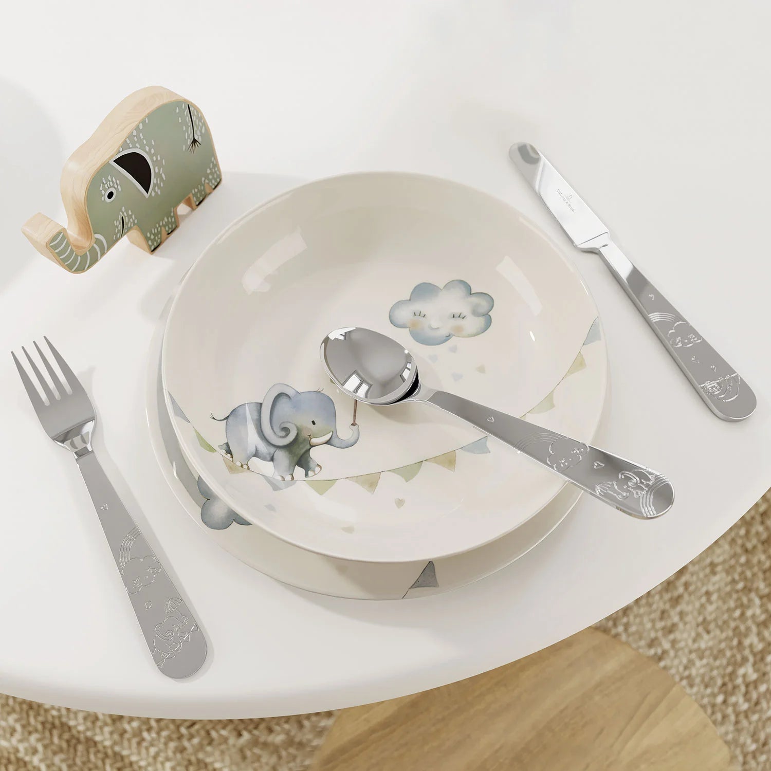 Children's 4-piece cutlery set with adorable elephant design – includes spoon, fork, knife, and teaspoon made from safe, child-friendly material.