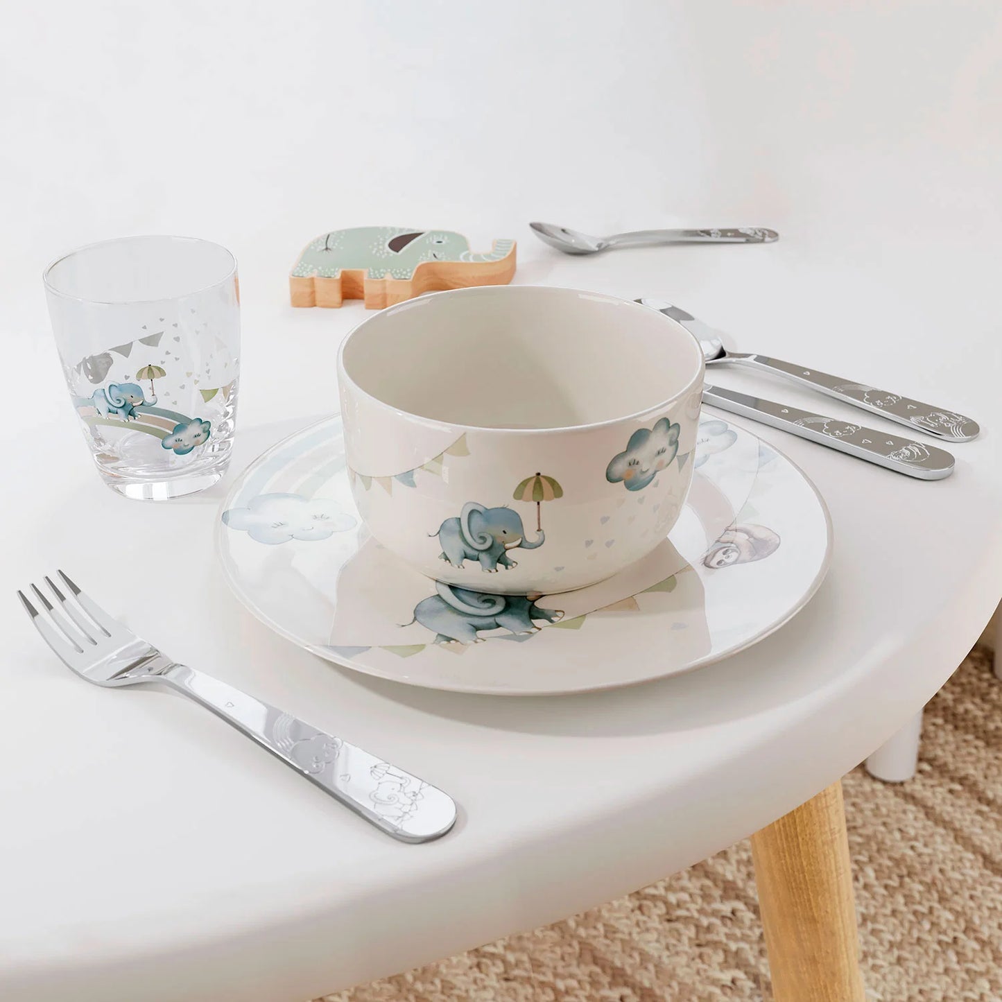 Children's 4-piece cutlery set with adorable elephant design – includes spoon, fork, knife, and teaspoon made from safe, child-friendly material.