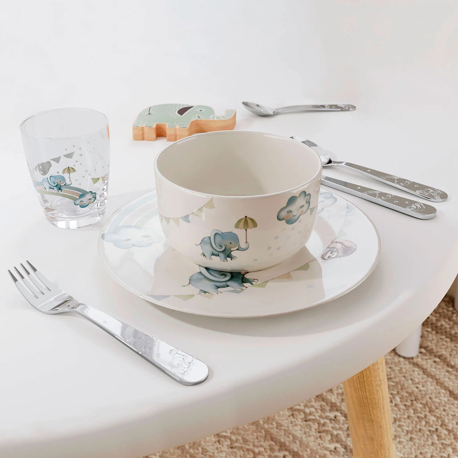Children's 4-piece cutlery set with adorable elephant design – includes spoon, fork, knife, and teaspoon made from safe, child-friendly material.