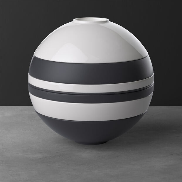La Boule, Black & White