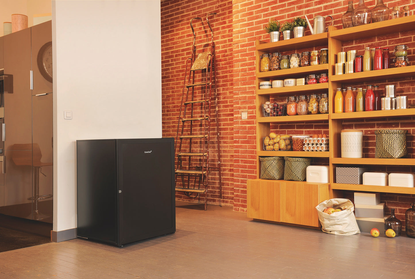 V-LaPrem-S / Solid Door Black
