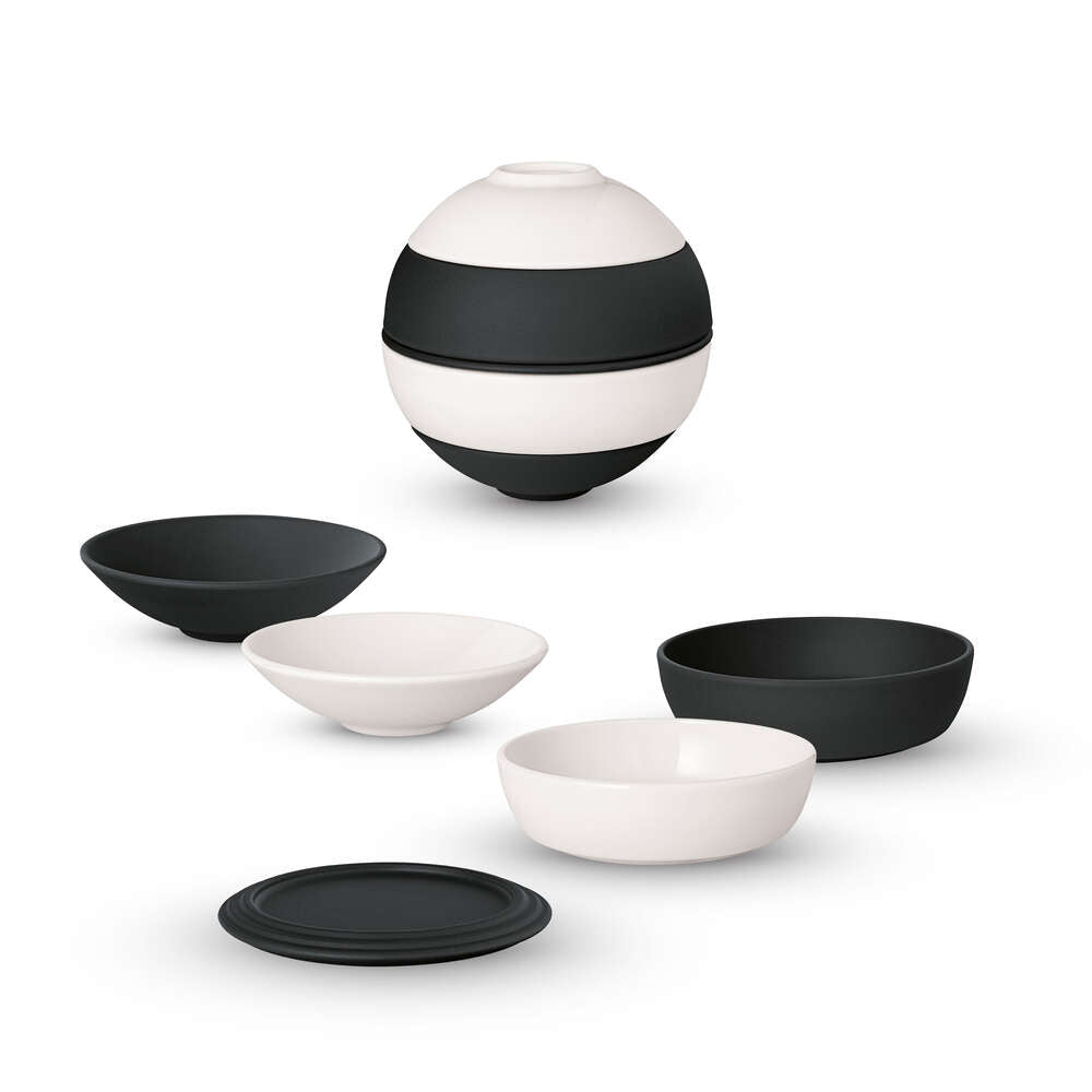 La Petite Boule, Black & White
