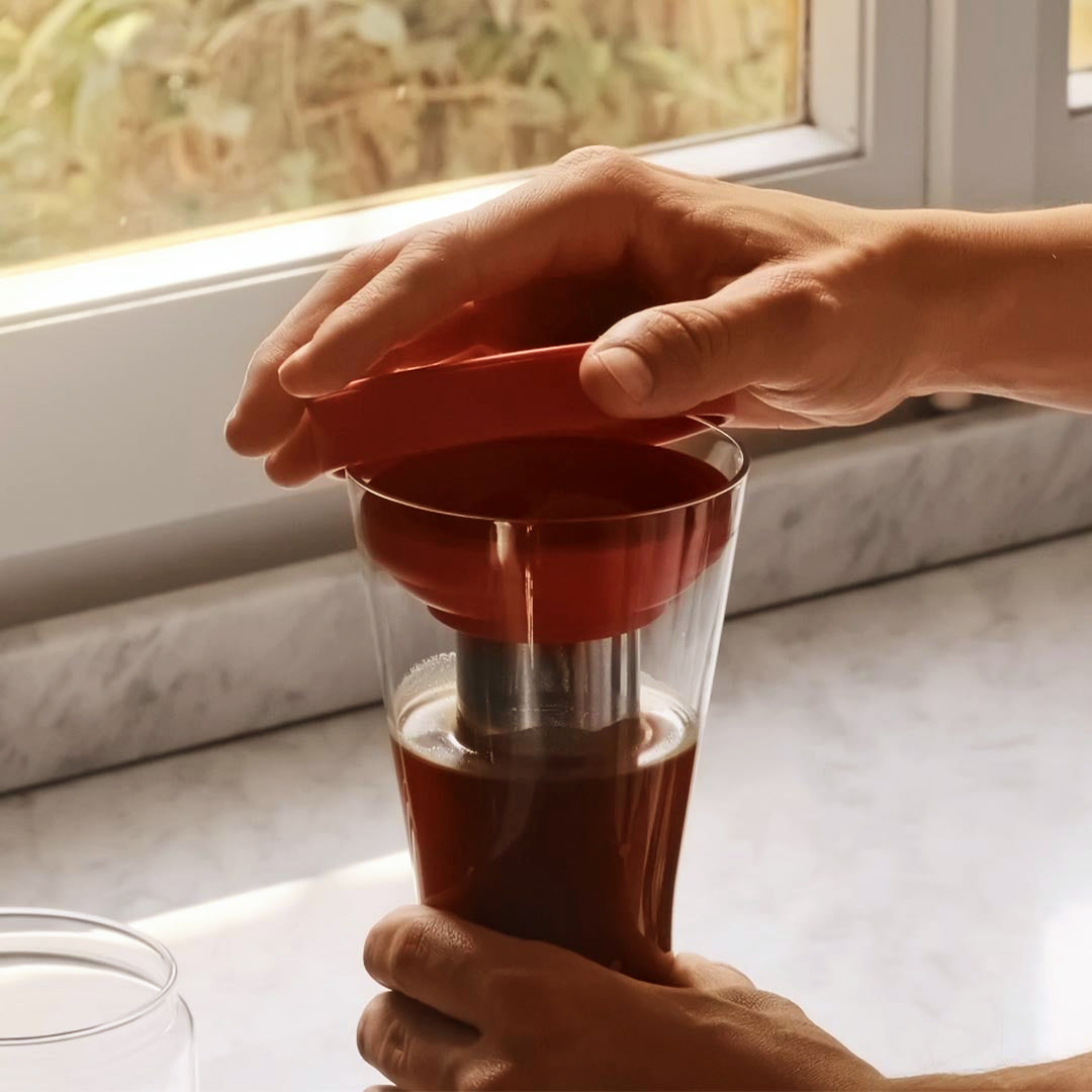 Mazagran: Cold brew coffee carafe, Red