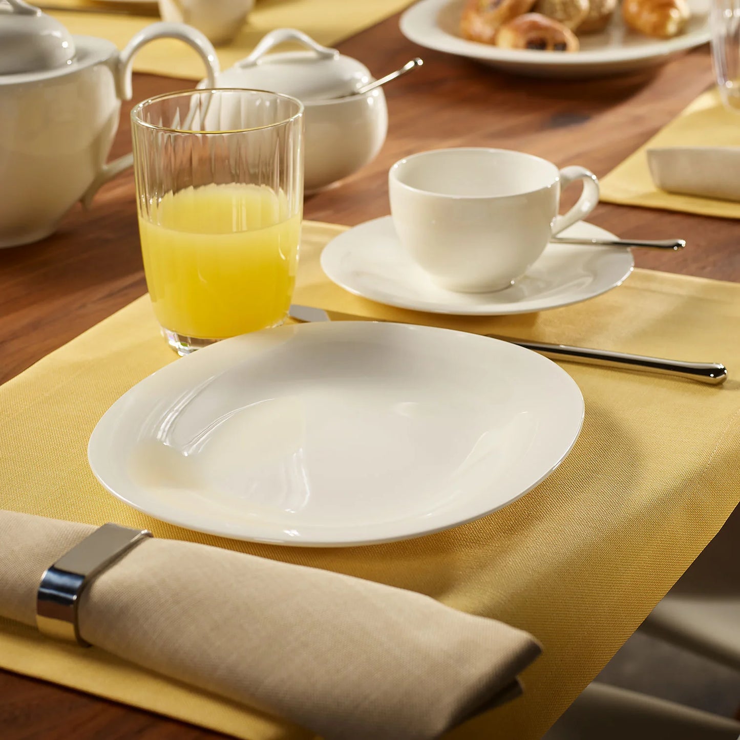 New Cottage Basic Oval salad plate