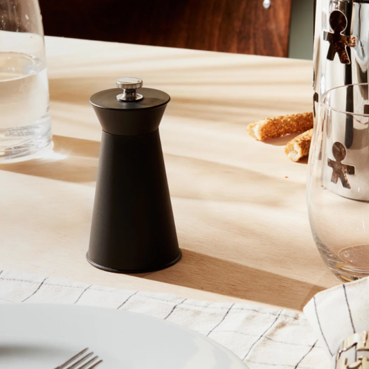 Pépé le Moko, Salt grinder