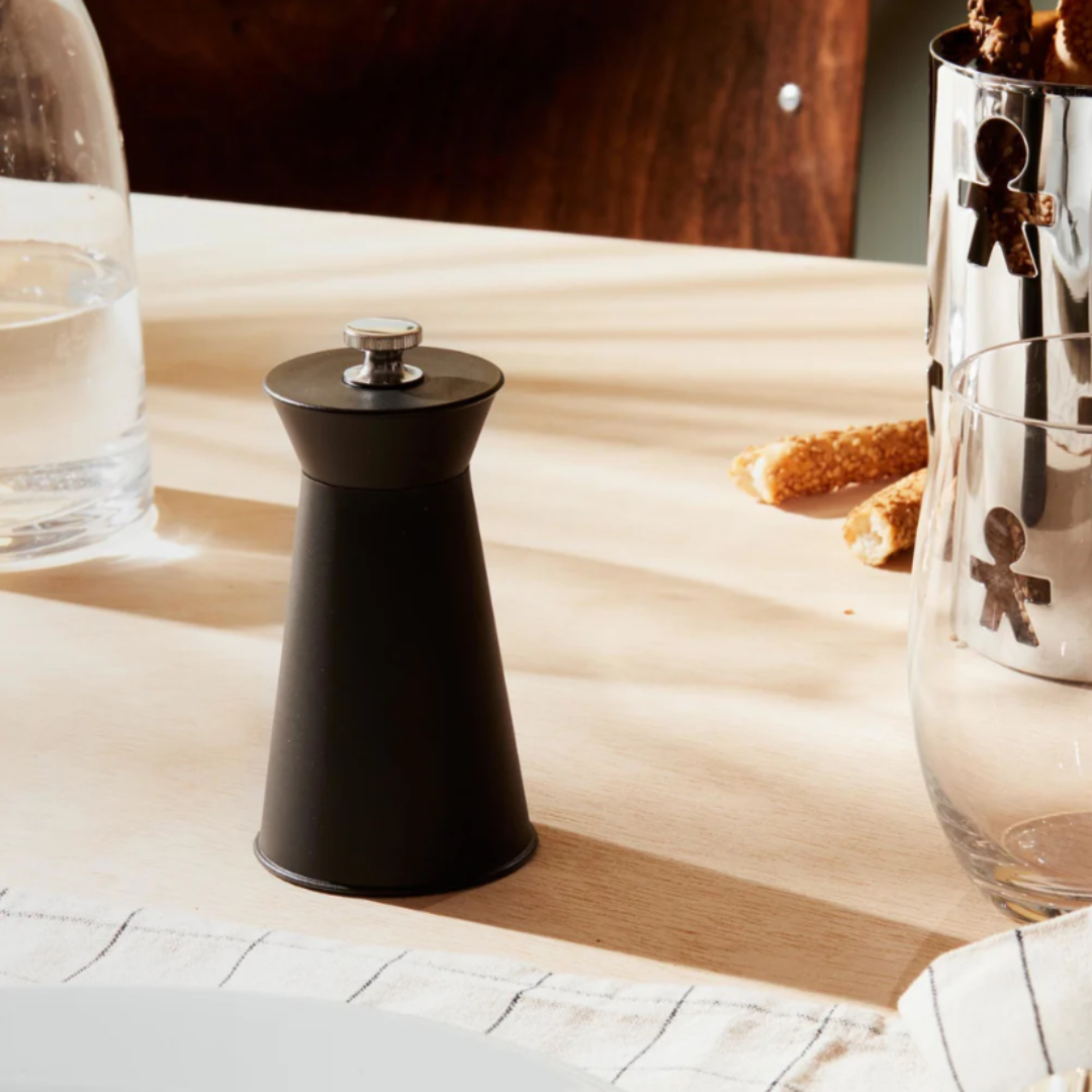 Pépé le Moko, Pepper Mill