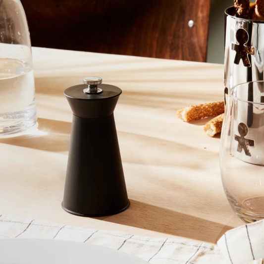 Pépé le Moko, Pepper Mill
