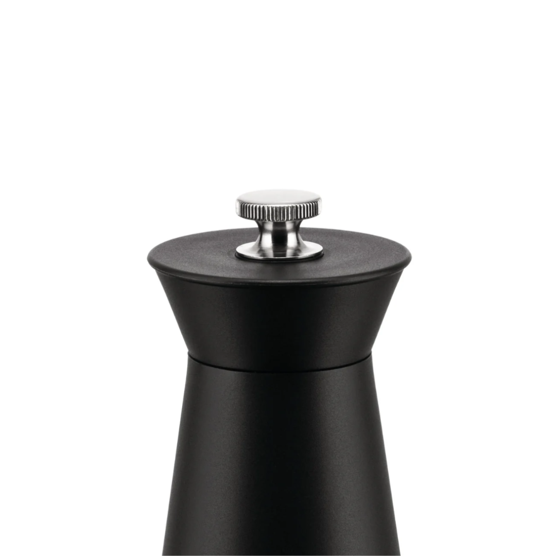 Pépé le Moko, Pepper Mill